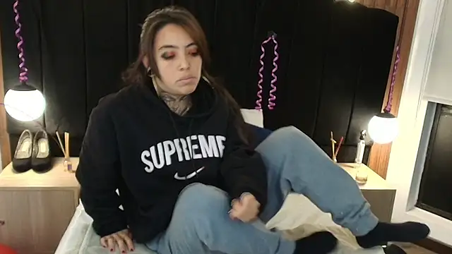 Snapshot of LiaMonroee_ chatting on March 2026 12:00:02 PM LiaMonroee online show from March 2026 12:00:02 PM