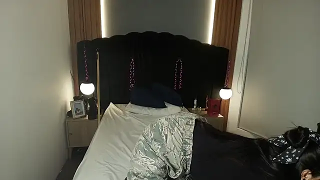 Snapshot of LiaMonroee_ chatting on April 2026 11:55:01 AM LiaMonroee online show from April 2026 11:55:01 AM