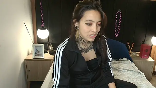 Snapshot of LiaMonroee_ chatting on April 2026 11:55:02 AM LiaMonroee online show from April 2026 11:55:02 AM