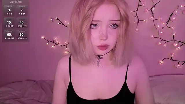 Snapshot of RileyVice chatting on April 2026 08:15:02 AM RileyVice online show from April 2026 08:15:02 AM