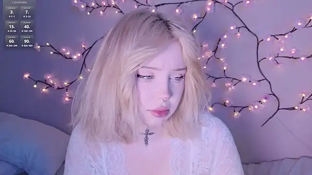 Snapshot of RileyVice chatting on May 2026 08:09:01 AM RileyVice online show from May 2026 08:09:01 AM