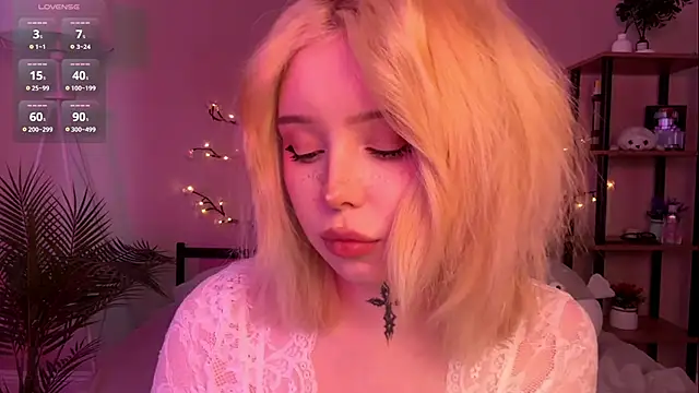 Snapshot of RileyVice chatting on May 2026 10:45:02 AM RileyVice online show from May 2026 10:45:02 AM