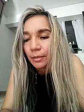 Snapshot of Ms_lunaRose chatting on September 2025 08:23:01 PM Ms lunaRose online show from September 2025 08:23:01 PM