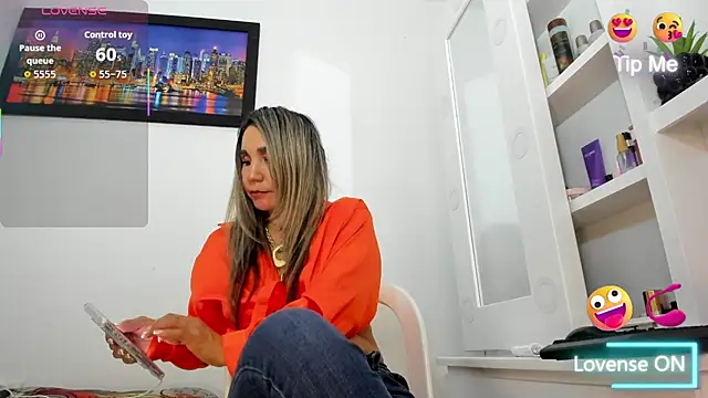 Snapshot of Ms_lunaRose chatting on February 2026 02:23:01 AM Ms lunaRose online show from February 2026 02:23:01 AM