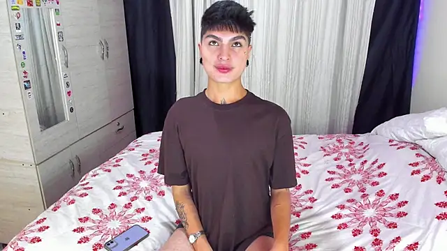 Snapshot of Dark_luckyyy chatting on December 2025 01:14:01 AM Dark luckyyy online show from December 2025 01:14:01 AM