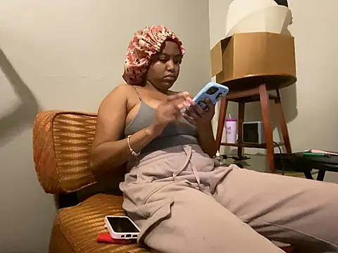 Snapshot of princesslivv chatting on May 2026 05:48:02 AM princesslivv online show from May 2026 05:48:02 AM