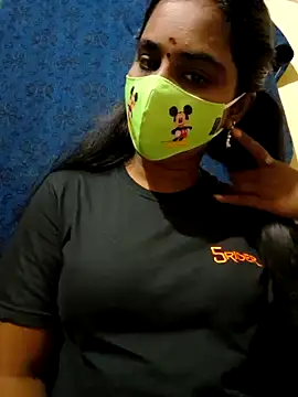 Snapshot of mini-queen chatting on October 2025 04:26:02 PM mini-queen online show from October 2025 04:26:02 PM