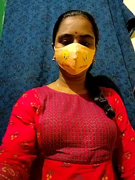 Snapshot of mini-queen chatting on October 2025 07:34:02 PM mini-queen online show from October 2025 07:34:02 PM