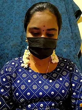 Snapshot of mini-queen chatting on October 2025 04:48:01 PM mini-queen online show from October 2025 04:48:01 PM