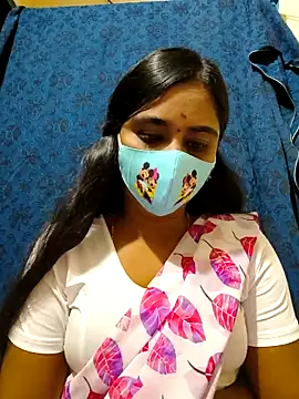 Snapshot of mini-queen chatting on November 2025 04:29:01 PM mini-queen online show from November 2025 04:29:01 PM