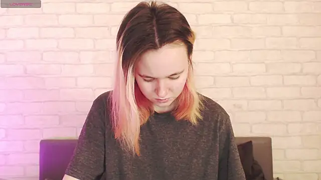 Ericha Stone online show from April 2026 01:33:01 AM