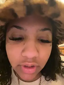 StylishEchium online show from November 2025 07:59:02 PM