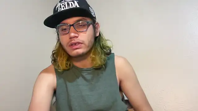 Snapshot of zacthefeetguy chatting on February 2026 06:17:02 AM zacthefeetguy online show from February 2026 06:17:02 AM