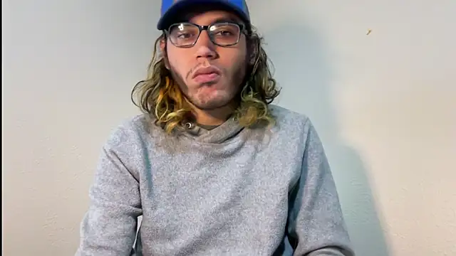 Snapshot of zacthefeetguy chatting on February 2026 03:43:01 PM zacthefeetguy online show from February 2026 03:43:01 PM