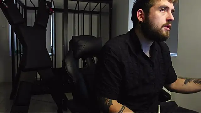 Snapshot of Mike_Platano chatting on October 2025 02:40:02 PM Mike Platano online show from October 2025 02:40:02 PM