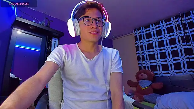 Lunarie  online show from September 2025 04:34:02 AM