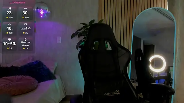 emma       online show from October 2025 08:20:01 PM