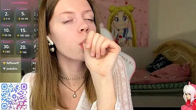 Snapshot of VibeQueenLucy chatting on November 2025 12:28:02 PM VibeQueenLucy online show from November 2025 12:28:02 PM