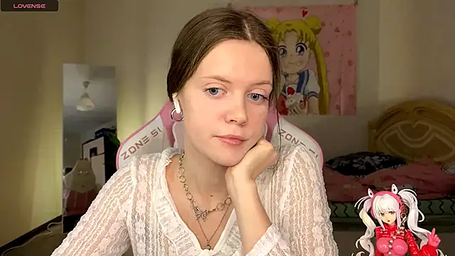 Snapshot of VibeQueenLucy chatting on November 2025 12:15:01 PM VibeQueenLucy online show from November 2025 12:15:01 PM