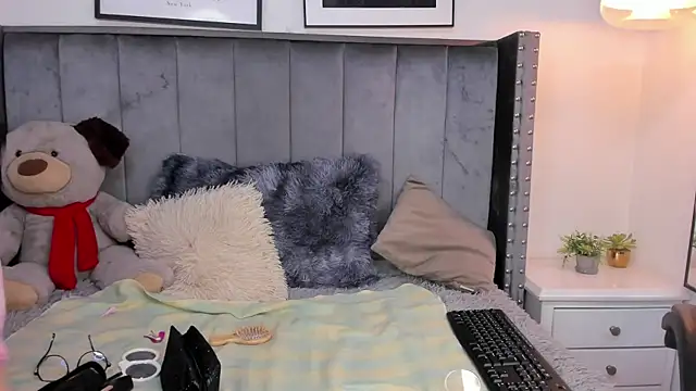 Snapshot of Miyu_Komori chatting on February 2026 12:39:02 PM Miyu Komori online show from February 2026 12:39:02 PM