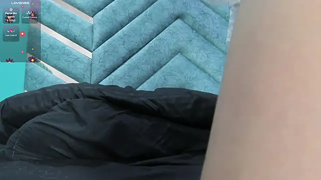 Snapshot of AngelineJolie chatting on January 2026 11:03:02 AM AngelineJolie online show from January 2026 11:03:02 AM