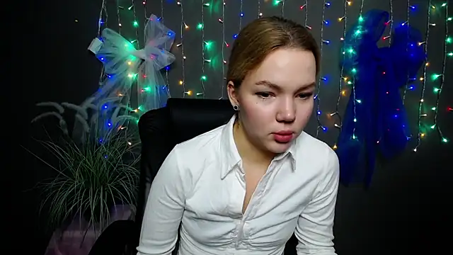 Snapshot of StellaLight chatting on November 2025 01:11:02 PM StellaLight online show from November 2025 01:11:02 PM