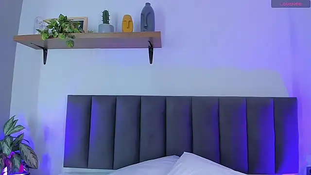 Cristalfoxy  online show from May 2026 07:41:02 PM