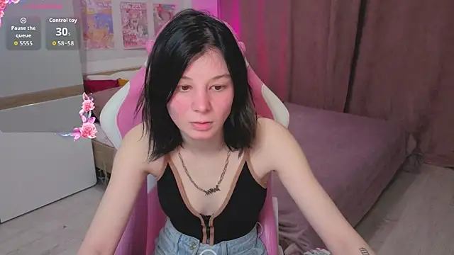 Snapshot of EllinEverly chatting on April 2026 09:18:02 PM EllinEverly online show from April 2026 09:18:02 PM