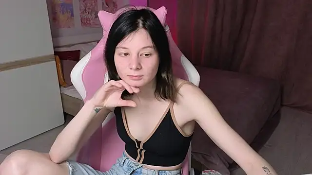 Snapshot of EllinEverly chatting on May 2026 09:09:02 PM EllinEverly online show from May 2026 09:09:02 PM