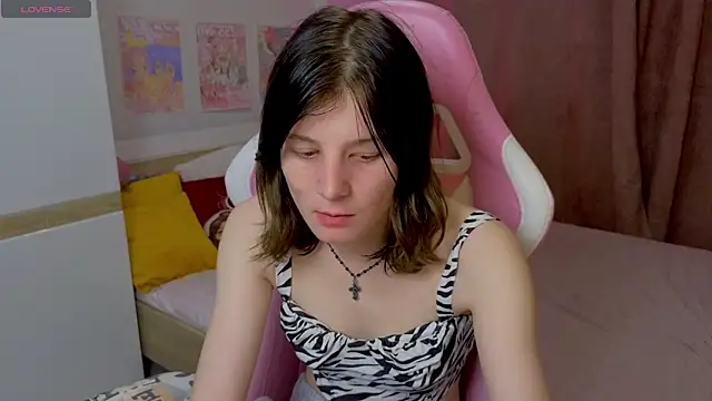 Snapshot of EllinEverly chatting on June 2026 10:24:01 PM EllinEverly online show from June 2026 10:24:01 PM