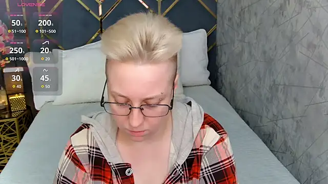 Snapshot of AlexandraGreen chatting on November 2025 09:11:01 PM AlexandraGreen online show from November 2025 09:11:01 PM