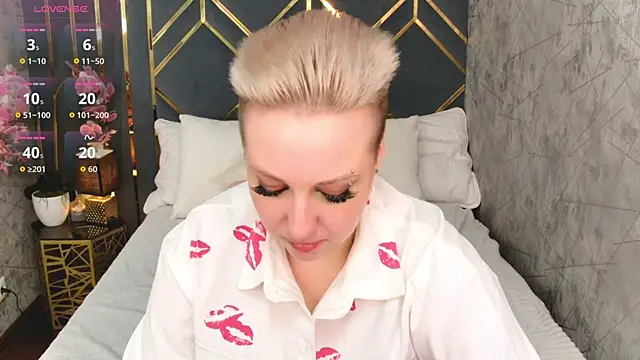 Snapshot of AlexandraGreen chatting on November 2025 09:06:02 PM AlexandraGreen online show from November 2025 09:06:02 PM