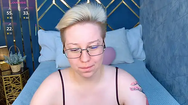 Snapshot of AlexandraGreen chatting on December 2025 04:01:02 PM AlexandraGreen online show from December 2025 04:01:02 PM