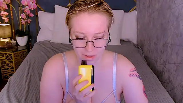 Snapshot of AlexandraGreen chatting on April 2026 03:55:02 PM AlexandraGreen online show from April 2026 03:55:02 PM