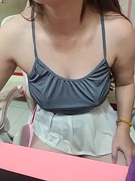 Snapshot of YanHann chatting on October 2025 01:28:02 AM YanHann online show from October 2025 01:28:02 AM