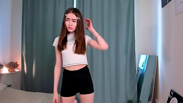 Chloeee4200 online show from May 2026 01:05:01 PM
