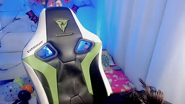 Snapshot of mishel_hott chatting on October 2025 09:15:02 PM mishel hott online show from October 2025 09:15:02 PM