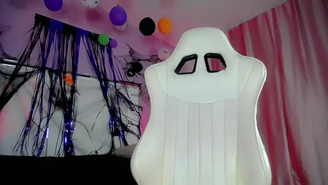 Snapshot of mishel_hott chatting on October 2025 09:24:02 PM mishel hott online show from October 2025 09:24:02 PM