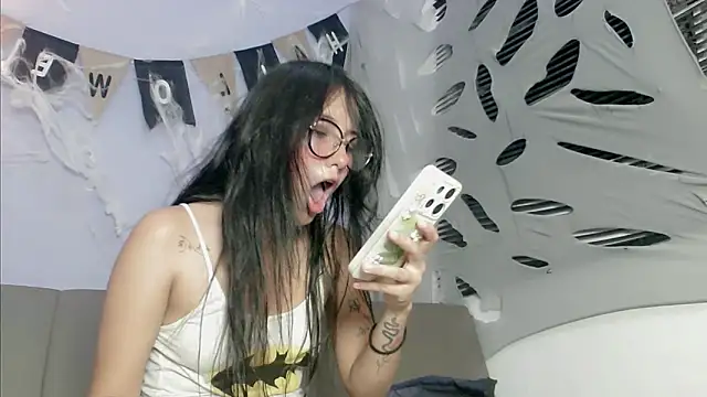 Snapshot of mishel_hott chatting on October 2025 08:21:02 PM mishel hott online show from October 2025 08:21:02 PM