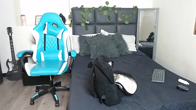 Snapshot of Amnesia_ chatting on September 2025 01:04:01 PM Amnesia online show from September 2025 01:04:01 PM