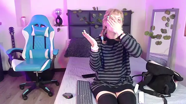 Snapshot of Amnesia_ chatting on October 2025 12:24:02 PM Amnesia online show from October 2025 12:24:02 PM