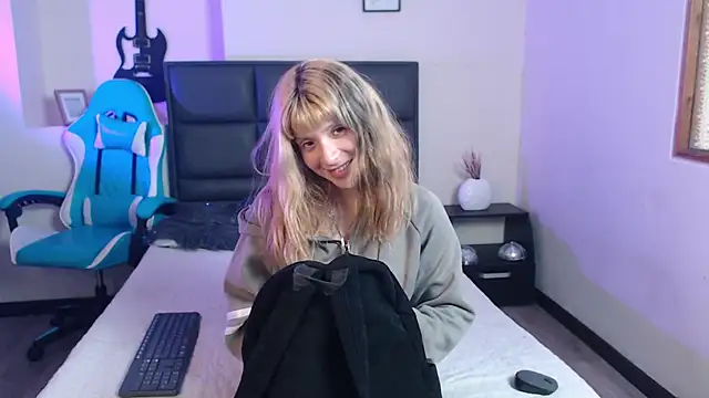 Snapshot of Amnesia_ chatting on October 2025 05:13:01 PM Amnesia online show from October 2025 05:13:01 PM