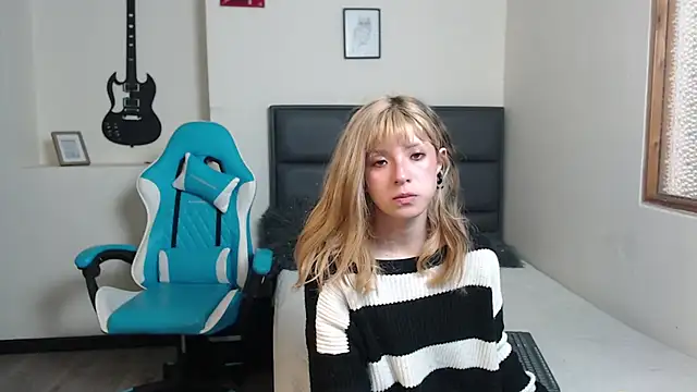 Snapshot of Amnesia_ chatting on October 2025 05:57:02 PM Amnesia online show from October 2025 05:57:02 PM