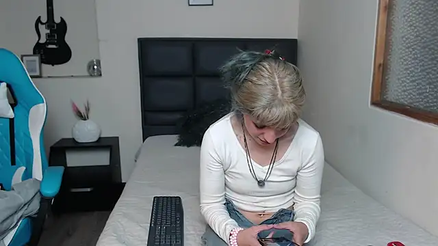 Snapshot of Amnesia_ chatting on November 2025 01:12:02 PM Amnesia online show from November 2025 01:12:02 PM