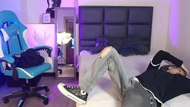 Snapshot of Amnesia_ chatting on November 2025 01:00:01 PM Amnesia online show from November 2025 01:00:01 PM