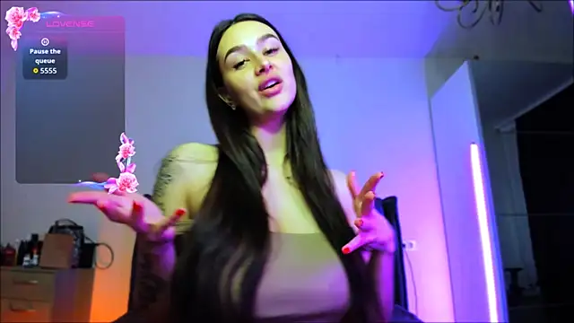 Veronica Larsson online show from September 2025 03:46:01 PM