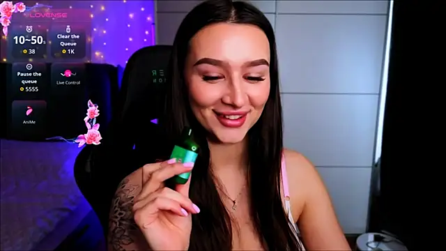 Veronica Larsson online show from February 2026 09:32:01 AM