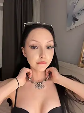 Lina Thornton  online show from May 2026 08:25:02 PM