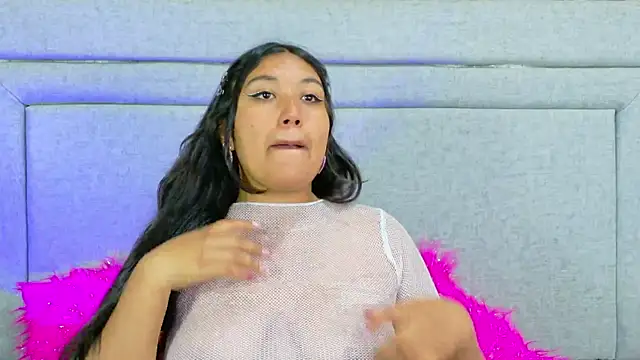 SharaRous online show from November 2025 12:18:01 PM