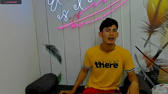 Holdme Hot online show from October 2025 04:11:01 AM